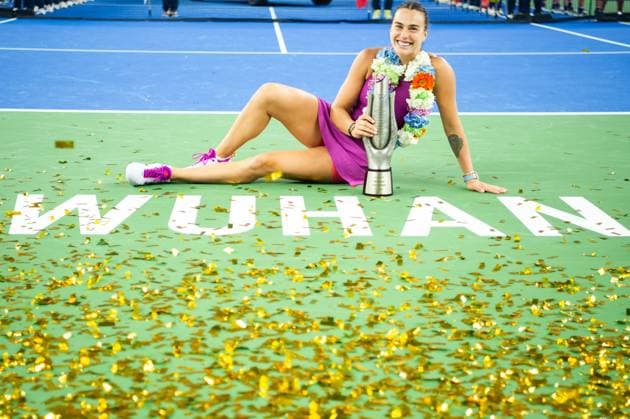 (241013) -- WUHAN, Oct. 13, 2024 -- Aryna Sabalenka celebrates during the awarding ceremony of women s singles final match between Zheng Qinwen of China and Aryna Sabalenka of Belarus at the 2024 Wuhan Open tennis tournament in Wuhan, central China s Hubei Province, Oct. 13, 2024. ) (SP)CHINA-WUHAN-TENNIS-WUHAN OPEN-WOMEN S SINGLES-FINAL(CN) XiaoxYijiu 