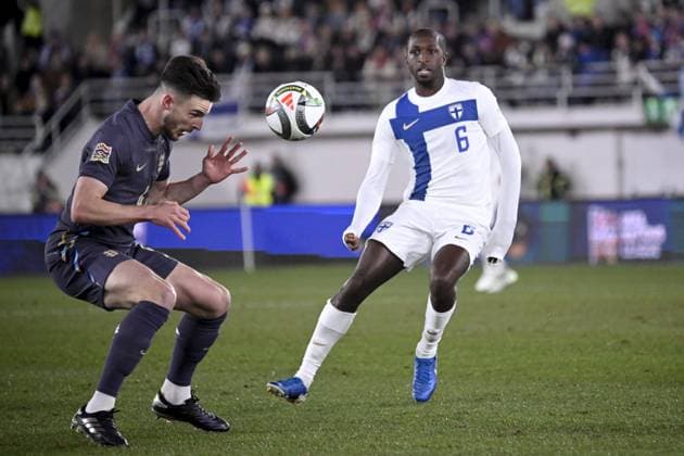 Declan Rice (L) of England vies with Glen Kamara of Finland during the UEFA Nations League, League B - Group 2, football match between Finland and England at the Olympic Stadium in Helsinki, Finland, on October 13, 2024. Helsinki Finland LKFTJK20241013191232BXOG  Copyright: xMarkkuxUlanderx LKFTJK20241013191232BXOG