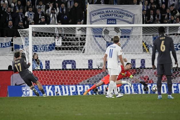 Jack Grealish (L) of England scores the opening goal past goalkeeper Lukas Hradecky of Finland during the UEFA Nations League, League B - Group 2, football match between Finland and England at the Olympic Stadium in Helsinki, Finland, on October 13, 2024. Helsinki Finland LKFTJK20241013192342MSXX  Copyright: xMarkkuxUlanderx LKFTJK20241013192342MSXX