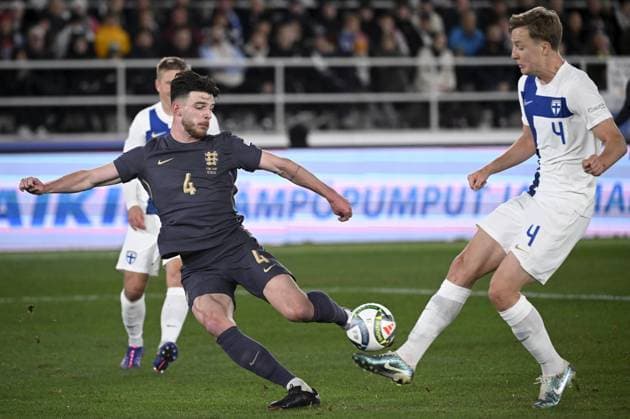 Declan Rice (L) of England vies with Robert Ivanov of Finland during the UEFA Nations League, League B - Group 2, football match between Finland and England at the Olympic Stadium in Helsinki, Finland, on October 13, 2024. Helsinki Finland LKFTJK20241013193645JLMC  Copyright: xAnttixAimo-Koivistox LKFTJK20241013193645JLMC
