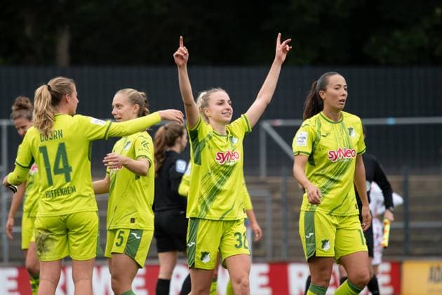 Köln, Germany, October 13th 2024 Vanessa Diehm (32 Hoffenheim) celebrate after winning during the Google Pixel Frauen-Bundesliga between 1. FC Köln and TSG Hoffenheim at Franz-Kremer-Stadion in Köln, Germany. Qianru Zhang (Qianru Zhang SPP) Copyright: xQianruxZhang SPPx spp-en-QiZh-DSC_7206-Enhanced-NR