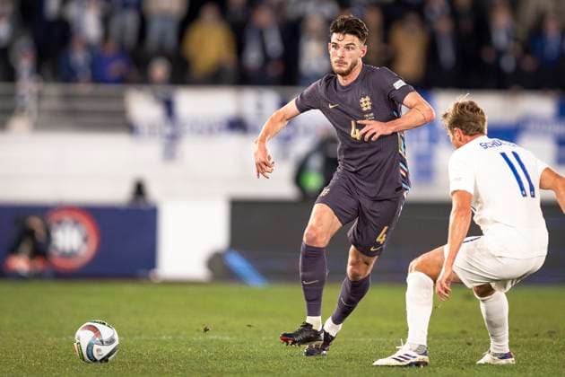 Declan Rice of England and Rasmus Schüller of Finland during the UEFA Nations League Group B2 match between Finland and England at the Helsinki Olympic Stadium 13. October 2024 in Helsinki, Finland. (Mauri Forsblom Newspix24)  Copyright: xKallexParkkinenx NP24_02812387