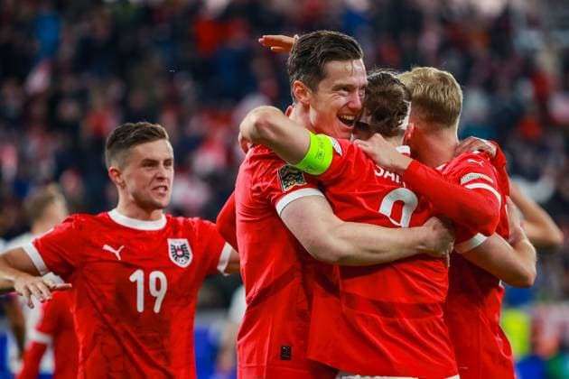 Sport Bilder des Tages SOCCER - NL, AUT vs NOR LINZ,AUSTRIA,13.OCT.24 - SOCCER - UEFA Nations League, group stage, OEFB international match, Länderspiel, Nationalmannschaft Austria vs Norway. Image shows the rejoicing of Christoph Baumgartner (AUT), Michael Gregoritsch (AUT), Marcel Sabitzer (AUT) and Nicolas Seiwald (AUT).  GEPAxpictures xManuelxBinder