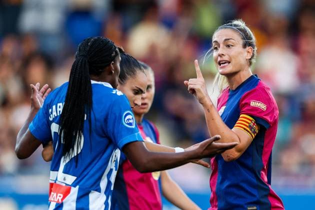 Barcelona, Spain, October 13th 2024: Alexia Putellas (11 FC Barcelona, Barca arguing with Daniela Caracas Gonzalez (22 RCD Espanyol) during the Liga F football match between FC Barcelona and RCD Espanyol at the Johan Cruyff Stadium in Barcelona, Spain (Judit Cartiel SPP)  Copyright: xJuditxCartielx xSPPx spp-en-JuCaSp-JUCA1836