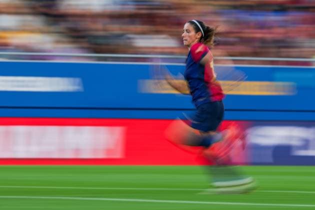 Barcelona, Spain, October 13th 2024: Aitana Bonmati (14 FC Barcelona, Barca goes forward during the Liga F football match between FC Barcelona and RCD Espanyol at the Johan Cruyff Stadium in Barcelona, Spain (Judit Cartiel SPP) Copyright: xJuditxCartielx xSPPx spp-en-JuCaSp-JUCA1878