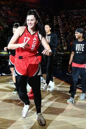 WNBA, Basketball Damen, USA 2024: Aces vs Sun SEP 06 September 6, 2024: Las Vegas Aces center Megan Gustafson (17) is introduced before a WNBA game between the Las Vegas Aces and the Connecticut Sun at Mohegan Sun Arena in Uncasville, Connecticut. Erica Denhoff CSM (Credit Image: Â Erica Denhoff Cal Media) Uncasville Connecticut United States of America EDITORIAL USE ONLY Copyright: xx ZUMA-20240906_zma_c04_083.jpg EricaxDenhoffx csmphotothree307004