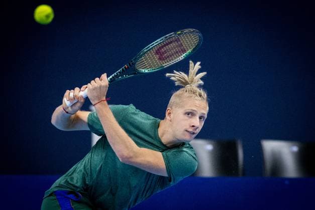 Sport Bilder des Tages Estonian Mark Lajal pictured in action during a tennis match in the qualification phase for the ATP, Tennis Herren European Open Tennis tournament in Antwerp, Monday 14 October 2024. JASPERxJACOBS  x102481411x