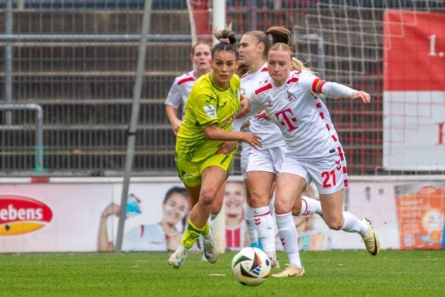 13.10.2024, Fussball: Google Pixel Frauen-Bundesliga, Saison 2024 2025, 06. Spieltag, 1. FC Köln - TSG Hoffenheim im Franz-Kremer-Stadion in Köln. Zweikampf zwischen Ereleta Memeti (TSG Hoffenheim, 07) und Anna Gerhardt (1. FC Koeln, 21). Wichtiger Hinweis: Gemaess den Vorgaben der DFL Deutsche Fussball Liga bzw. des DFB Deutscher Fussball-Bund ist es untersagt, in dem Stadion und oder vom Spiel angefertigte Fotoaufnahmen in Form von Sequenzbildern und oder videoaehnlichen Fotostrecken zu verwerten bzw. verwerten zu lassen. Foto: Kirchner-Media TH Copyright: xKirchner-Media THx