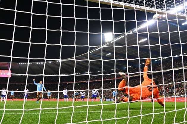 Belgium v France - UEFA Nations League 14 10 2024 BRUSSELS, BELGIUM - OCTOBER 14 : Tielemans Youri midfielder of Belgium missing a penalty against Maignan Mike goalkeeper of France during the UEFA Nations League tournament League A Phase Group A2 match between Belgium and France on October 14, 2024 in Brussels, Belgium, 14 10 2024 Brussels Belgium  Copyright: xVincentxKalutx