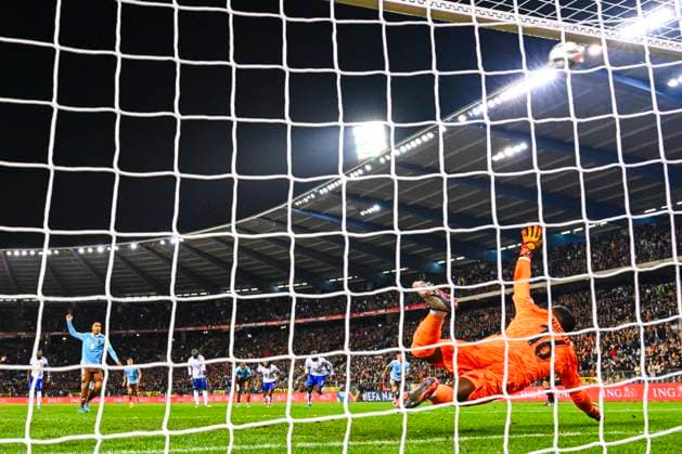 Belgium v France - UEFA Nations League 14 10 2024 BRUSSELS, BELGIUM - OCTOBER 14 : Tielemans Youri midfielder of Belgium and Maignan Mike goalkeeper of France in action during the UEFA Nations League tournament League A Phase Group A2 match between Belgium and France on October 14, 2024 in Brussels, Belgium, 14 10 2024 Brussels Belgium  Copyright: xVincentxKalutx