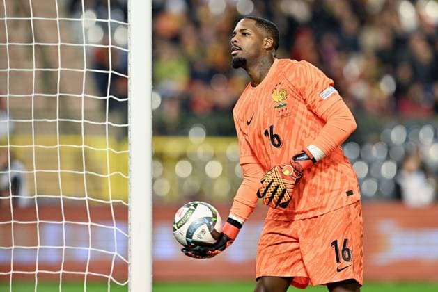 241014 UEFA NATIONS LEAGUE A2 - D4 BELGIUM VS FRANCE goalkeeper Mike Maignan (16) of France pictured during a soccer game between the national teams of Belgium, called the Red Devils and France, called les Bleus in the fourth game in group A2 in the UEFA Nations League , on Monday 14 October 2024 in Brussels , Belgium . photo isosport David Catry BRUSSELS BELGIUM  Copyright: xx 482932