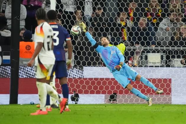 Torwart Oliver Baumann (Deutschland Germany, 01) Glanzparade rettet das 1:0 - München 14.10.2024: Deutschland vs. Niederlande, Nations League, 4. Spieltag *** Goalkeeper Oliver Baumann Germany Germany, 01 brilliant save saves the 1 0 Munich 14 10 2024 Germany v Netherlands, Nations League, Matchday 4