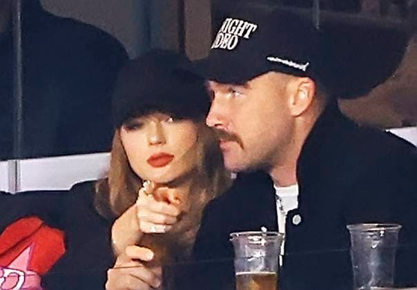 Bilder des Jahres 2024, Sport 10 Oktober Sport Themen der Woche KW42 Baseball, MLB, Playoffs, New York Yankees - Cleveland Guardians, Taylor Swift und Travis Kelce Travis Kelce and Taylor Swift watch game one of the MLB, Baseball Herren, USA ALCS between the Cleveland Guardians and New York Yankees at Yankee Stadium in New York City on Monday, October 14, 2024.  NYP20241014220 JOHNxANGELILLO