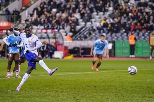 (241015) -- BRUSSELS, Oct. 15, 2024 -- Randal Kolo Muani of France shoots and scores during the UEFA Nations League 2024 25 League A Group A2 football match between Belgium and France in Brussels, Belgium, Oct. 14, 2024. ) (SP)BELGIUM-BRUSSELS-FOOTBALL-UEFA NATIONS LEAGUE A-BELGIUM VS FRANCE PengxZiyang 