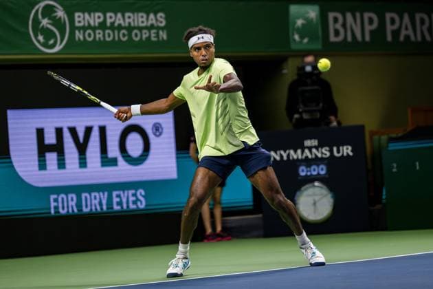 241015 Elias Ymer of Sweden competes in a men s singles tennis match against Nicolas Jarry of Chile during day 4 of the ATP, Tennis Herren 250 Nordic Open on October 15, 2024 in Stockholm. Photo: Emma Wallskog BILDBYRAN COP 320 EW0443 tennis atp 250 nordic open day 4 bbeng Copyright: EMMAxWALLSKOG BB241015EW003