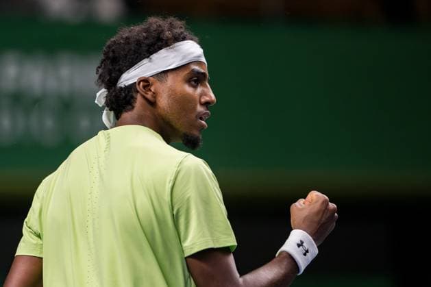 241015 Elias Ymer of Sweden competes in a men s singles tennis match against Nicolas Jarry of Chile during day 4 of the ATP, Tennis Herren 250 Nordic Open on October 15, 2024 in Stockholm. Photo: Emma Wallskog BILDBYRAN COP 320 EW0443 tennis atp 250 nordic open day 4 bbeng jubel Copyright: EMMAxWALLSKOG BB241015EW004