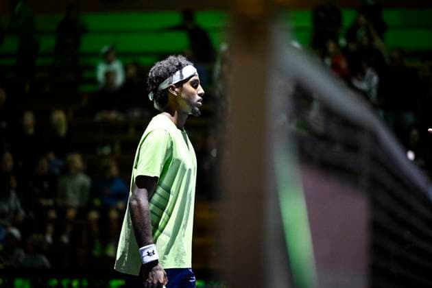 STOCKHOLM, SVERIGE 20241015 Elias Ymer möter Nicolas Jarry, Chile i Nordic Open pa Centre Court i Kungliga Tennishallen. STOCKHOLM SVERIGE x10060x