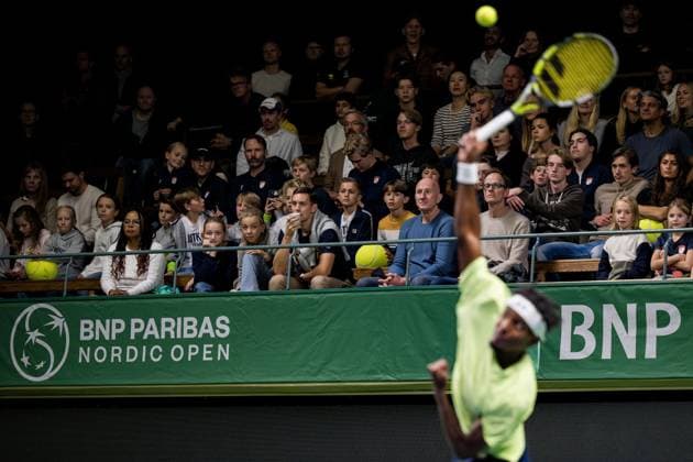 241015 Elias Ymer of Sweden competes in a men s singles tennis match against Nicolas Jarry of Chile during day 4 of the ATP, Tennis Herren 250 Nordic Open on October 15, 2024 in Stockholm. Photo: Emma Wallskog BILDBYRAN COP 320 EW0443 tennis atp 250 nordic open day 4 bbeng Copyright: EMMAxWALLSKOG BB241015EW006