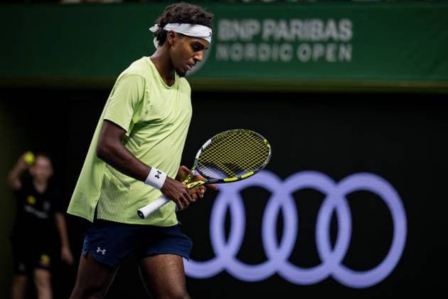 241015 Elias Ymer of Sweden competes in a men s singles tennis match against Nicolas Jarry of Chile during day 4 of the ATP, Tennis Herren 250 Nordic Open on October 15, 2024 in Stockholm. Photo: Emma Wallskog BILDBYRAN COP 320 EW0443 tennis atp 250 nordic open day 4 bbeng Copyright: EMMAxWALLSKOG BB241015EW007