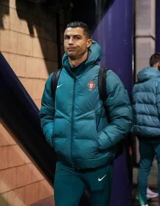 Christiano Ronaldo steps off the Portugal team bus at Hampden Park. Scotland v Portugal, UEFA Nations League, League A, Group 1, Football, Hampden Park, Glasgow, Scotland, UK, 15 Oct 2024 EDITORIAL USE ONLY No use with unauthorised audio, video, data, fixture lists, club league logos or live services. Online in-match use limited to 120 images, no video emulation. No use in betting, games or single club league player publications. Copyright: xStuartxWallace Shutterstockx 14785540f
