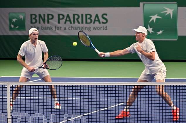STOCKHOLM, SVERIGE 20241015 Erik Grevelius och Filip Bergevi i sin match mot Jeevan Nedunchezhiyan och Vijay Sundar Prashanth, Indoien i dubbel under i Nordic Open i Kungliga Tennishallen. STOCKHOLM SVERIGE x10060x