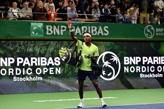 STOCKHOLM, SVERIGE 20241015 Elias Ymer förlorade sin match mot Nicolas Jarry, Chile i Nordic Open pa Centre Court i Kungliga Tennishallen. STOCKHOLM SVERIGE x10060x