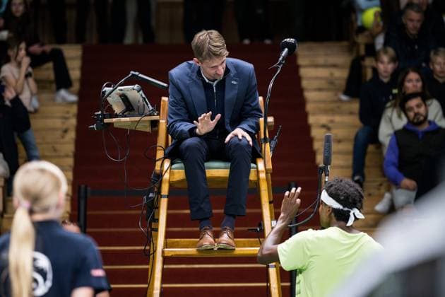 241015 Elias Ymer of Sweden talks to the chair umpire after a men s singles tennis match during day 4 of the ATP, Tennis Herren 250 Nordic Open on October 15, 2024 in Stockholm. Photo: Emma Wallskog BILDBYRAN COP 320 EW0443 tennis atp 250 nordic open day 4 bbeng depp domare Copyright: EMMAxWALLSKOG BB241015EW028
