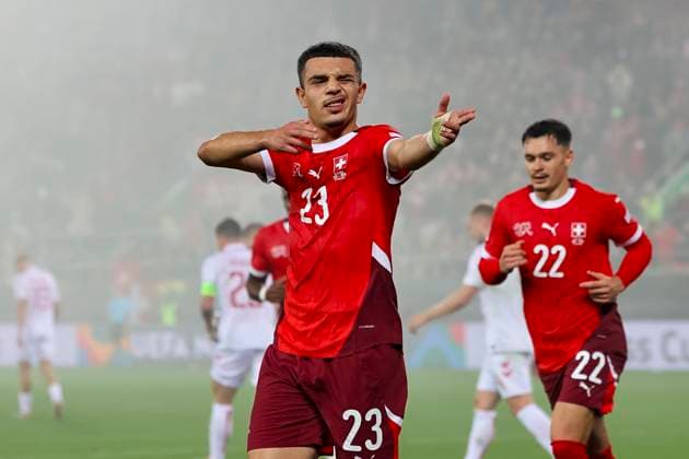 Bilder des Jahres 2024, Sport 10 Oktober Sport Themen der Woche KW42 Sport Bilder des Tages Torjubel bei Zeki Amdouni (Schweiz, 23) nach seinem Tor zum 2:1 , UEFA , Nations League, Gruppe A4, Schweiz vs. Dänemark, 15.10.2024, Kybunpark, St. Gallen, Schweiz St. Gallen Kybunpark St. Gallen Schweiz *** Zeki Amdouni Switzerland, 23, celebrates after his goal for 2 1 , UEFA , Nations League, Group A4, Switzerland vs Denmark, 15 10 2024, Kybunpark, St Gallen, Switzerland St Gallen Kybunpark St Gallen Switzerland Copyright: xGrantxHubbsx