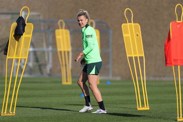 VfL vs. Olympique Lyon, CL Frauen, Vorberichte Wolfsburg, 16.10.2024, FUßBALL - VfL Wolfsburg vs. Olympique Lyon, Gruppenrunde Champions League Frauen, Saison 2024 25. VfL Wolfsburg Abschlusstraining, Lena Lattwein (VfL Wolfsburg) Wolfsburg