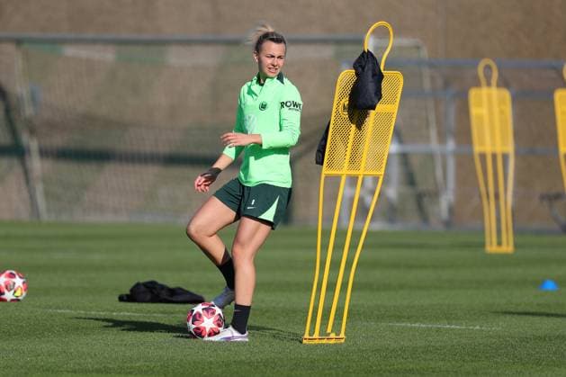 VfL vs. Olympique Lyon, CL Frauen, Vorberichte Wolfsburg, 16.10.2024, FUßBALL - VfL Wolfsburg vs. Olympique Lyon, Gruppenrunde Champions League Frauen, Saison 2024 25. VfL Wolfsburg Abschlusstraining, Lena Lattwein (VfL Wolfsburg) Wolfsburg