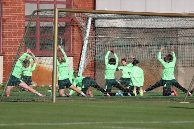 VfL vs. Olympique Lyon, CL Frauen, Vorberichte Wolfsburg, 16.10.2024, FUßBALL - VfL Wolfsburg vs. Olympique Lyon, Gruppenrunde Champions League Frauen, Saison 2024 25. VfL Wolfsburg Abschlusstraining. Wolfsburg