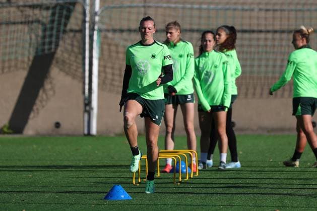 VfL vs. Olympique Lyon, CL Frauen, Vorberichte Wolfsburg, 16.10.2024, FUßBALL - VfL Wolfsburg vs. Olympique Lyon, Gruppenrunde Champions League Frauen, Saison 2024 25. VfL Wolfsburg Abschlusstraining, Alexandra Popp (VfL Wolfsburg) Wolfsburg