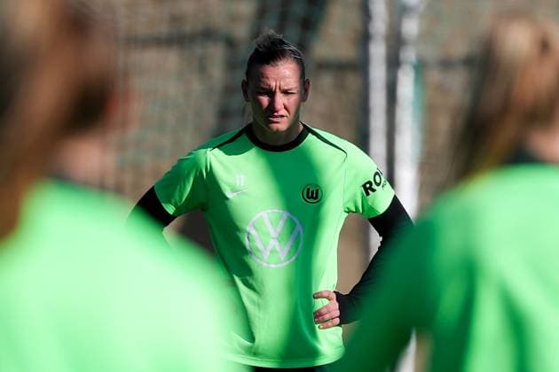 VfL vs. Olympique Lyon, CL Frauen, Vorberichte Wolfsburg, 16.10.2024, FUßBALL - VfL Wolfsburg vs. Olympique Lyon, Gruppenrunde Champions League Frauen, Saison 2024 25. VfL Wolfsburg Abschlusstraining, Alexandra Popp (VfL Wolfsburg) Wolfsburg