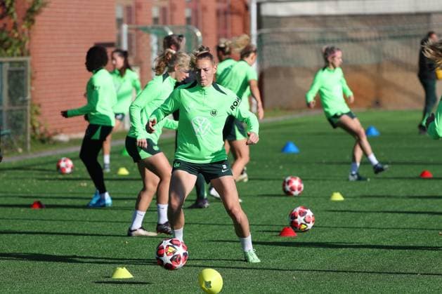 VfL vs. Olympique Lyon, CL Frauen, Vorberichte Wolfsburg, 16.10.2024, FUßBALL - VfL Wolfsburg vs. Olympique Lyon, Gruppenrunde Champions League Frauen, Saison 2024 25. VfL Wolfsburg Abschlusstraining, Sarai Linder (VfL Wolfsburg) Wolfsburg