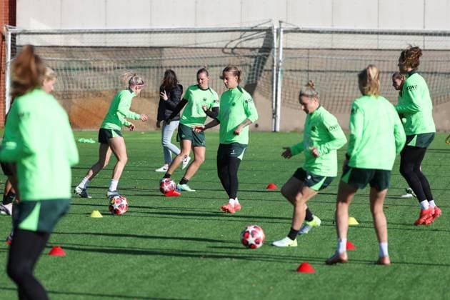 VfL vs. Olympique Lyon, CL Frauen, Vorberichte Wolfsburg, 16.10.2024, FUßBALL - VfL Wolfsburg vs. Olympique Lyon, Gruppenrunde Champions League Frauen, Saison 2024 25. VfL Wolfsburg Abschlusstraining. Wolfsburg