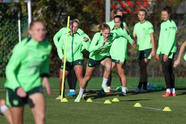 VfL vs. Olympique Lyon, CL Frauen, Vorberichte Wolfsburg, 16.10.2024, FUßBALL - VfL Wolfsburg vs. Olympique Lyon, Gruppenrunde Champions League Frauen, Saison 2024 25. VfL Wolfsburg Abschlusstraining. Wolfsburg