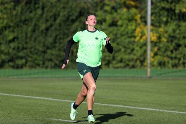 VfL vs. Olympique Lyon, CL Frauen, Vorberichte Wolfsburg, 16.10.2024, FUßBALL - VfL Wolfsburg vs. Olympique Lyon, Gruppenrunde Champions League Frauen, Saison 2024 25. VfL Wolfsburg Abschlusstraining, Alexandra Popp (VfL Wolfsburg) Wolfsburg