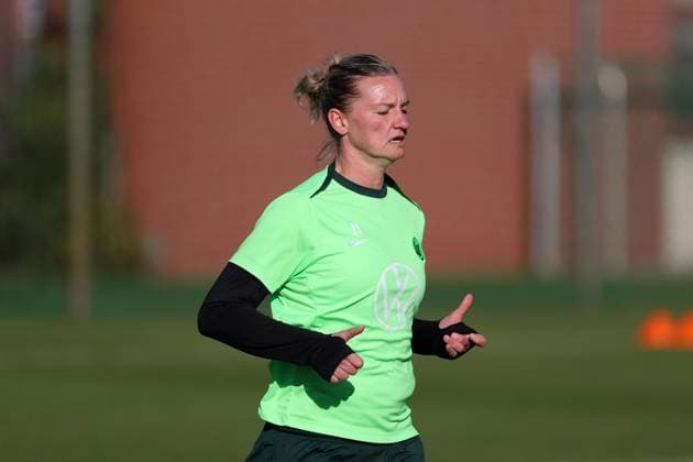 VfL vs. Olympique Lyon, CL Frauen, Vorberichte Wolfsburg, 16.10.2024, FUßBALL - VfL Wolfsburg vs. Olympique Lyon, Gruppenrunde Champions League Frauen, Saison 2024 25. VfL Wolfsburg Abschlusstraining, Alexandra Popp (VfL Wolfsburg) Wolfsburg