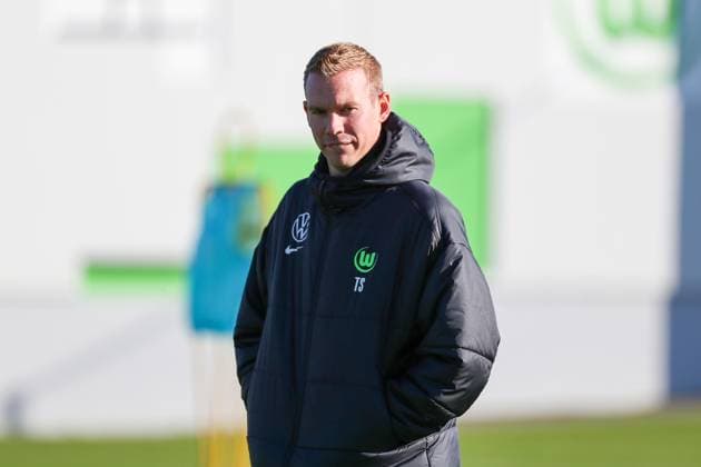 VfL vs. Olympique Lyon, CL Frauen, Vorberichte Wolfsburg, 16.10.2024, FUßBALL - VfL Wolfsburg vs. Olympique Lyon, Gruppenrunde Champions League Frauen, Saison 2024 25. VfL Wolfsburg Abschlusstraining, Cheftrainer Tommy Stroot (VfL Wolfsburg) Wolfsburg
