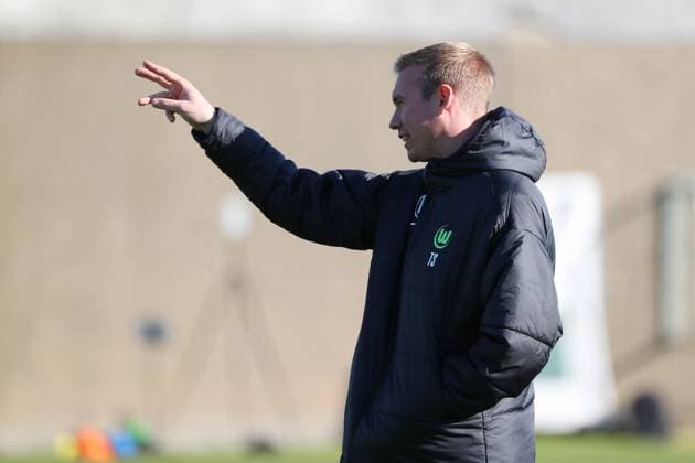 VfL vs. Olympique Lyon, CL Frauen, Vorberichte Wolfsburg, 16.10.2024, FUßBALL - VfL Wolfsburg vs. Olympique Lyon, Gruppenrunde Champions League Frauen, Saison 2024 25. VfL Wolfsburg Abschlusstraining, Cheftrainer Tommy Stroot (VfL Wolfsburg) Wolfsburg