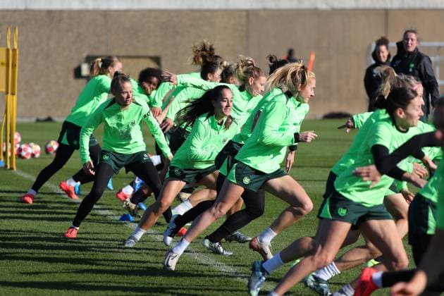 VfL vs. Olympique Lyon, CL Frauen, Vorberichte Wolfsburg, 16.10.2024, FUßBALL - VfL Wolfsburg vs. Olympique Lyon, Gruppenrunde Champions League Frauen, Saison 2024 25. VfL Wolfsburg Abschlusstraining. Wolfsburg