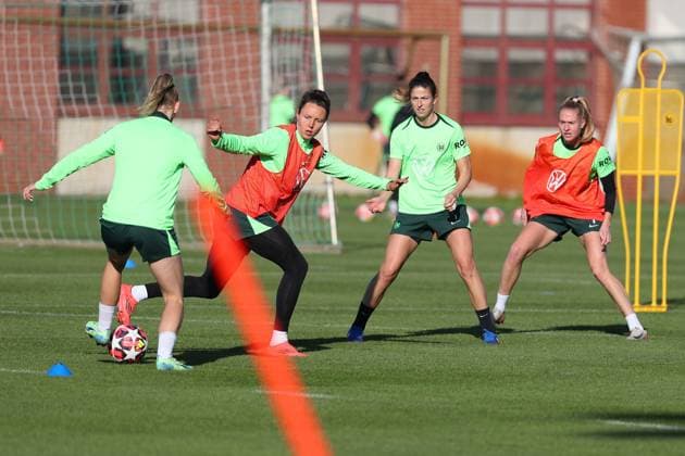 VfL vs. Olympique Lyon, CL Frauen, Vorberichte Wolfsburg, 16.10.2024, FUßBALL - VfL Wolfsburg vs. Olympique Lyon, Gruppenrunde Champions League Frauen, Saison 2024 25. VfL Wolfsburg Abschlusstraining. Wolfsburg