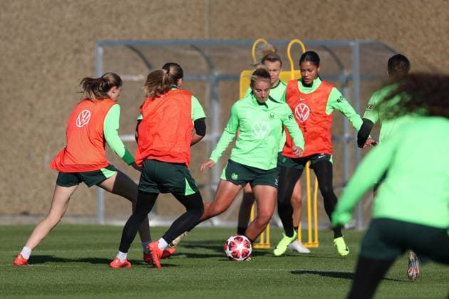 VfL vs. Olympique Lyon, CL Frauen, Vorberichte Wolfsburg, 16.10.2024, FUßBALL - VfL Wolfsburg vs. Olympique Lyon, Gruppenrunde Champions League Frauen, Saison 2024 25. VfL Wolfsburg Abschlusstraining. Wolfsburg