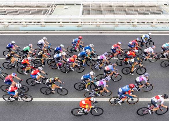 (241016) -- SHANGHAI, Oct. 16, 2024 -- Cyclists compete during the second stage of the 2024 Tour of Chongming Island in Shanghai, east China, Oct. 16, 2024 ) (SP)CHINA-SHANGHAI Road cycling, Rad, Radsport, Strasse 2024 TOUR OF CHONGMING ISLAND (CN) WangxXiang 