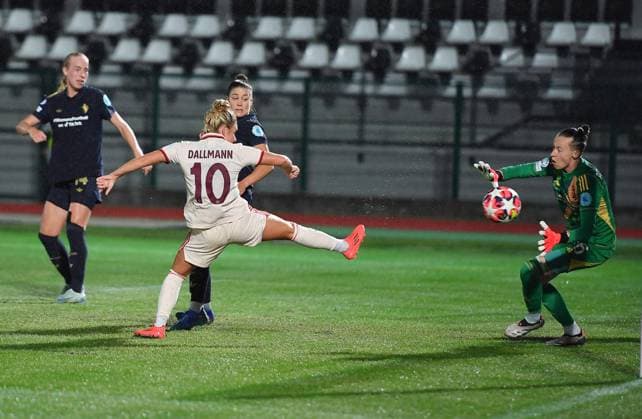 Fußball, Frauen, CL, Juventus Turin - FC Bayern München October 16, 2024, Turin, Italy: Bayern Monaco s Linda Dallmann score the gol (0-1) during the UEFA Champions League Woman soccer match Juventus FC vs FC Bayern Monaxo at the Pozzo-La Marmora Stadium in Biella, Italy, 16 October 2024. ANSA ALESSANDRO DI MARCO UEFA Champions League Woman: Juventus FC vs FC Bayern Monaxo  - ZUMAa110 20241016_zaf_a110_023 Copyright: xAlessandroxxxxxxxxDixMarcox