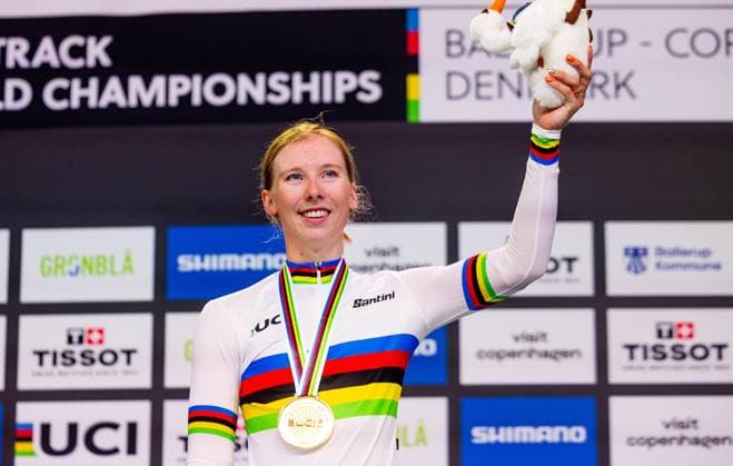 BALLERUP - Lorena Wiebes during the medal ceremony for the team sprint on the first day of the World Track cycling, Rad, Radsport, Bahnrad, Bahn Championships at the Ballerup Super Arena. ANP IRIS VAN DEN BROEK xVIxANPxSportx xxANPxIVx 511025646 originalFilename: 511025646.jpg