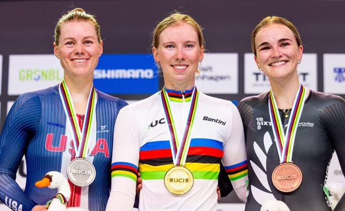 BALLERUP - Lorena Wiebes during the medal ceremony for the team sprint on the first day of the World Track cycling, Rad, Radsport, Bahnrad, Bahn Championships at the Ballerup Super Arena. ANP IRIS VAN DEN BROEK xVIxANPxSportx xxANPxIVx 511025737 originalFilename: 511025737.jpg