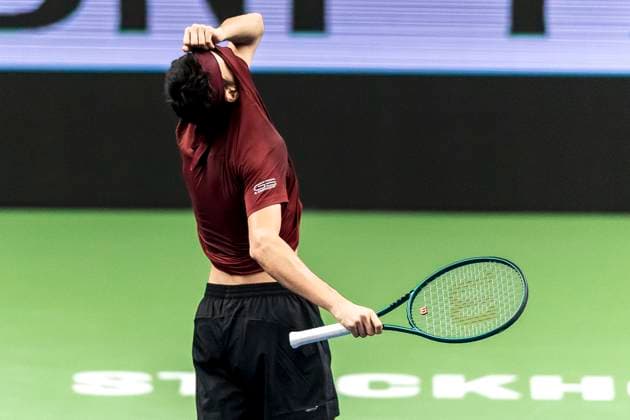 241016 Lorenzo Sonego of Italy looks dejected while competing in a men s singles tennis match during day 5 of the ATP, Tennis Herren 250 Nordic Open on October 16, 2024 in Stockholm. Photo: Sara Damne BILDBYRAN kod SD SD0014 tennis atp 250 nordic open day 5 bbeng depp Copyright: SARAxDAMNE BB241016SD042