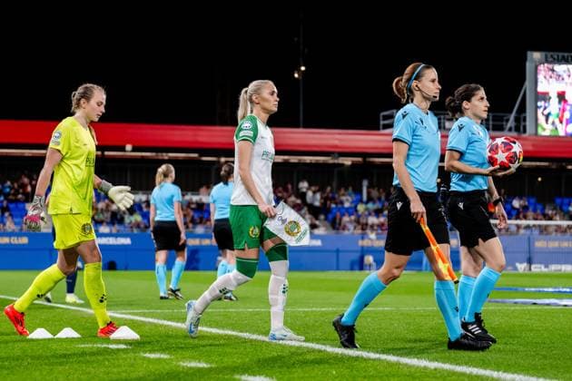 241016 Goalkeeper Anna Tamminen and Alice Carlsson of Hammarby ahead of the Women s Champions League football match between Barcelona and Hammarby on October 16, 2024 in Barcelona. Photo: Johanna Säll BILDBYRAN kod JL JL0454 fotboll football soccer fotball uefa womens champions league barcelona hammarby dam bbeng Copyright: JOHANNAxSÄLL BB241016BB688