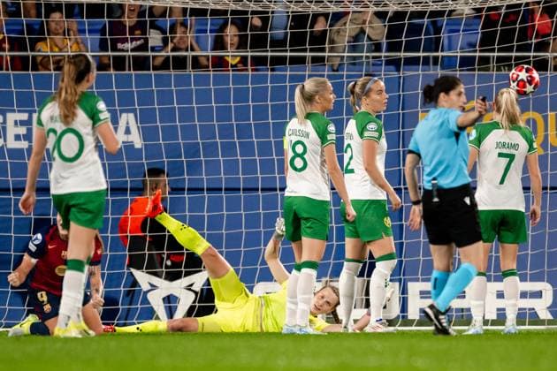 241016 Goalkeeper Anna Tamminen of Hammarby looks dejected after the 2-0 goal during the Women s Champions League football match between Barcelona and Hammarby on October 16, 2024 in Barcelona. Photo: Johanna Säll BILDBYRAN kod JL JL0454 fotboll football soccer fotball uefa womens champions league barcelona hammarby dam bbeng depp Copyright: JOHANNAxSÄLL BB241016BB746
